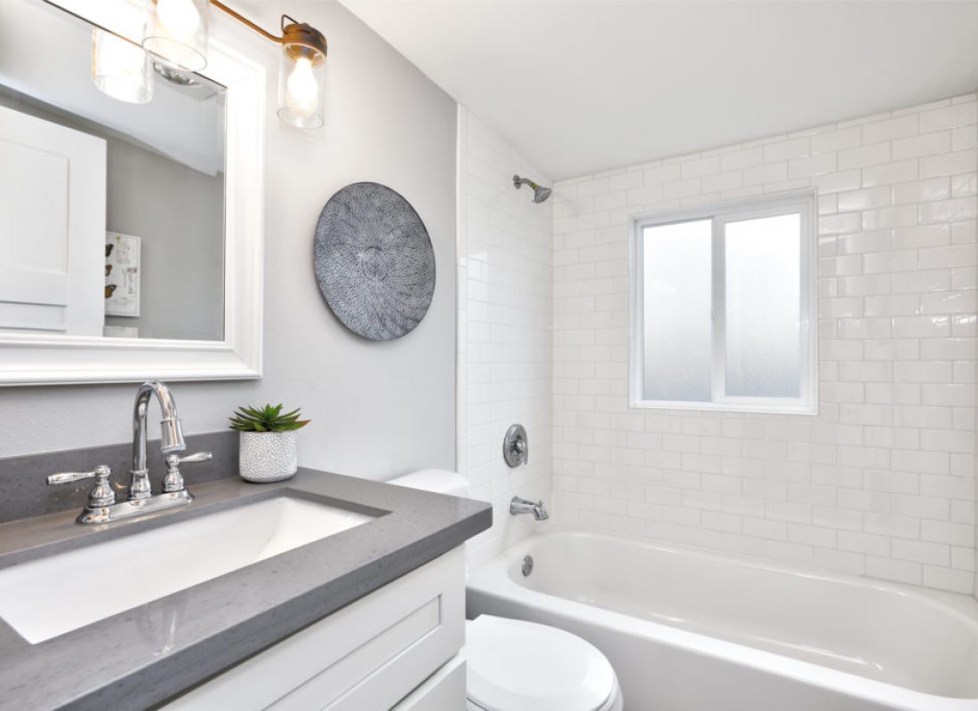 photo of a bathtub and tile refinished in Wellesley MA by Porcelain Patch & Glaze