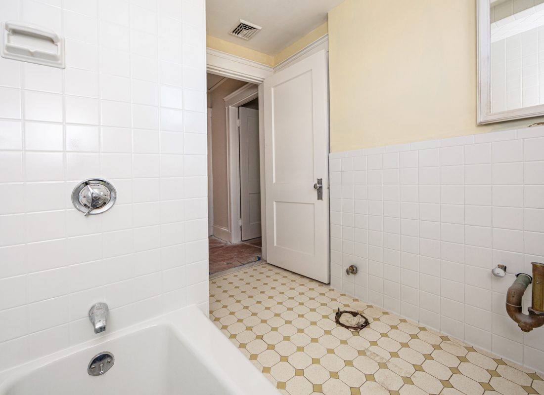 Porcelain Patch and Glaze tub and tile refinishing