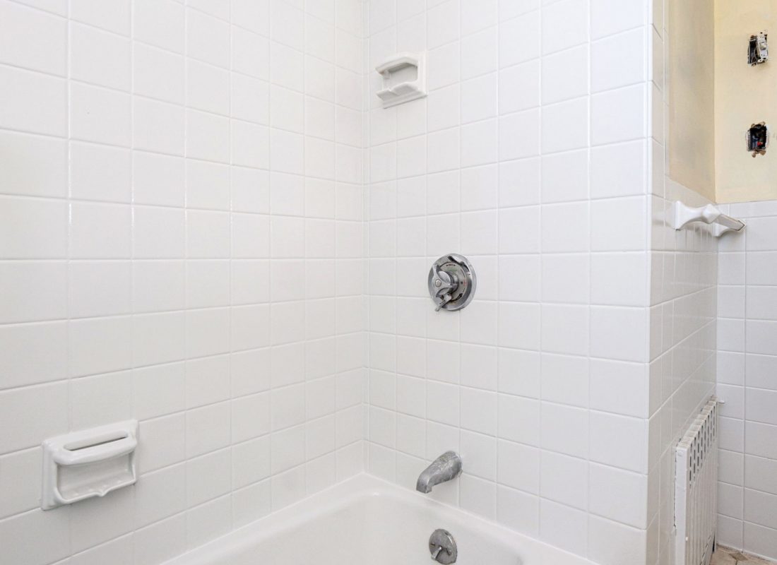 Porcelain Patch and Glaze tub and tile reglazing